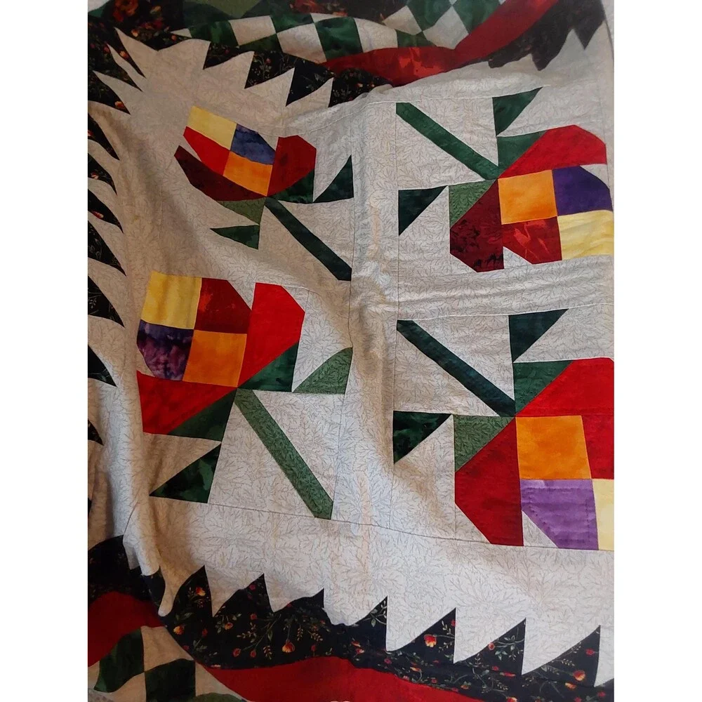 Tulip Pattern Quilted Throw